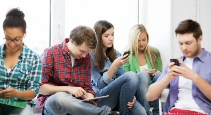 مفارقات شباب الأمس واليوم هل هي أزمة مجتمع أم أزمة قيم