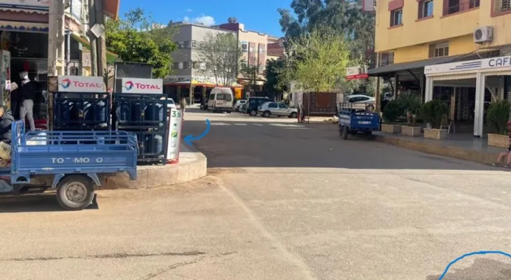 ويسلان: غياب علامات التشوير، و اخفاء الطرق بحواجز، و اصطياد بعض السائقين للحوادث، يزيد من حرب الطرق.