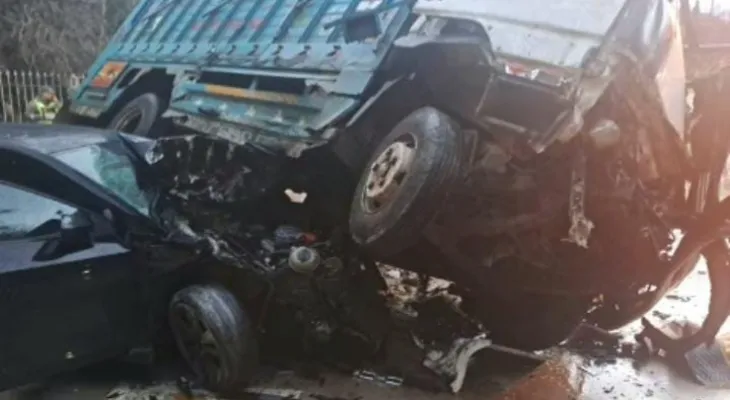 مصرع شخصين و اصابة اخرين .. سائق شاحنة يدهس اشخاصا داخل مركب سياحي ضواحي مدينة فاس