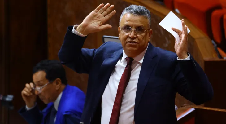 50 سيفاً محجوزة لدى إحدى المحاكم تم عرضها للبيع